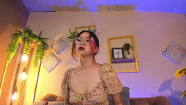 RACHELRUIZ online show from October 16, 4:26 pm