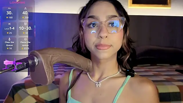 RACHELRUIZ online show from April 8, 10:44 pm