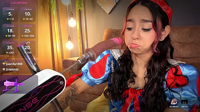 RACHELRUIZ online show from October 31, 3:19 pm