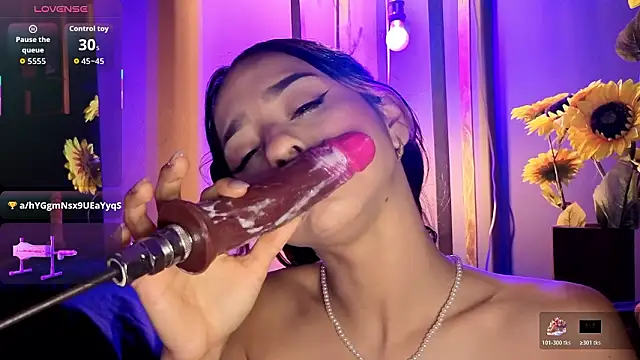 RACHELRUIZ online show from February 8, 4:37 pm