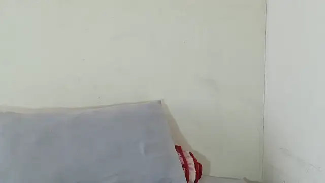 SexyBitchx01 online show from October 12, 1:34 pm