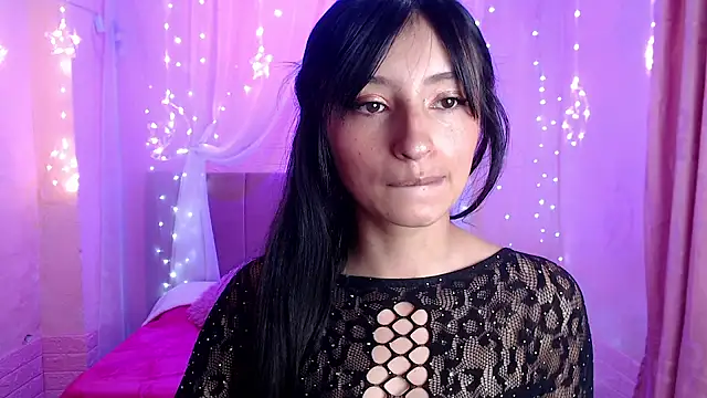 Snapshot of alaia_blue chatting on October 31, 2:24 pm alaia blue online show from October 31, 2:24 pm