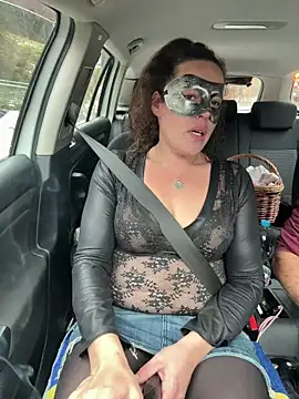 Nadja Noir online show from November 24, 1:00 pm