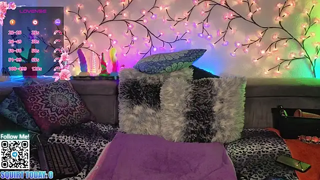 Nadja Noir online show from April 6, 7:59 pm