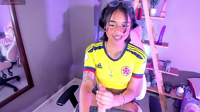 Snapshot of nyxmoonhells chatting on November 20, 8:53 pm nyxmoonhells online show from November 20, 8:53 pm