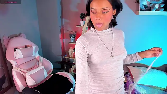 Snapshot of nyxmoonhells chatting on November 23, 2:21 am nyxmoonhells online show from November 23, 2:21 am