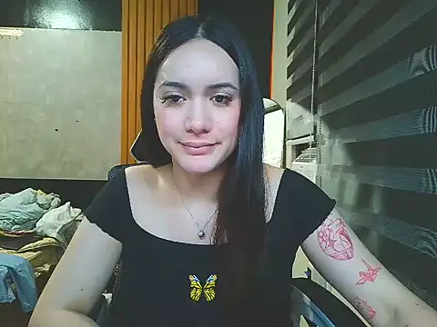 Snapshot of Yhanbeaufort18 chatting on October 3, 5:03 pm Yhanbeaufort18 online show from October 3, 5:03 pm