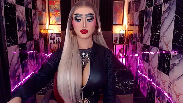 Snapshot of IndestructibleLily chatting on January 14, 11:03 am IndestructibleLily online show from January 14, 11:03 am