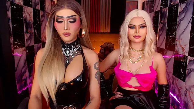 Snapshot of IndestructibleLily chatting on December 19, 10:34 pm IndestructibleLily online show from December 19, 10:34 pm