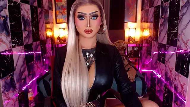 Snapshot of IndestructibleLily chatting on December 4, 1:26 am IndestructibleLily online show from December 4, 1:26 am