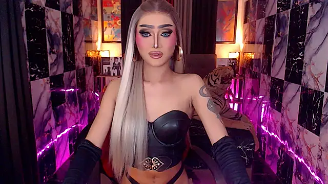 Snapshot of IndestructibleLily chatting on January 16, 8:13 pm IndestructibleLily online show from January 16, 8:13 pm