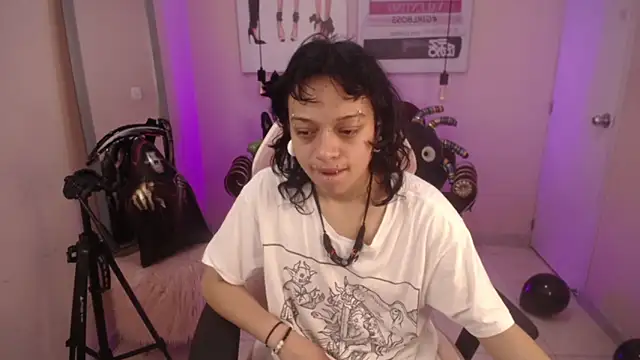 Snapshot of LadyWawy chatting on October 19, 1:58 pm LadyWawy online show from October 19, 1:58 pm
