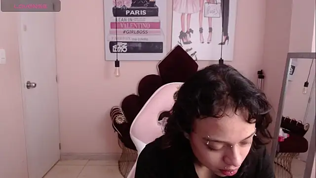 Snapshot of LadyWawy chatting on September 20, 2:44 pm LadyWawy online show from September 20, 2:44 pm