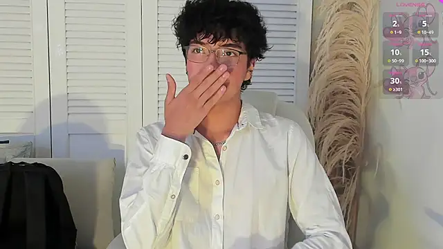 Snapshot of miilo_wolf chatting on September 27, 12:44 pm miilo wolf online show from September 27, 12:44 pm