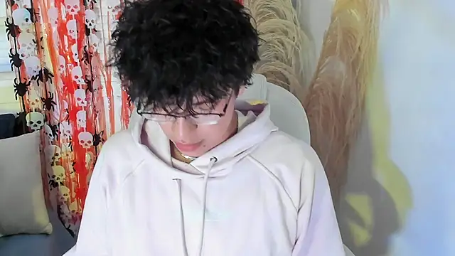 Snapshot of miilo_wolf chatting on October 9, 12:17 pm miilo wolf online show from October 9, 12:17 pm