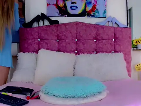 Snapshot of Lesly_Zafiro- chatting on October 12, 5:47 pm Lesly Zafiro- online show from October 12, 5:47 pm