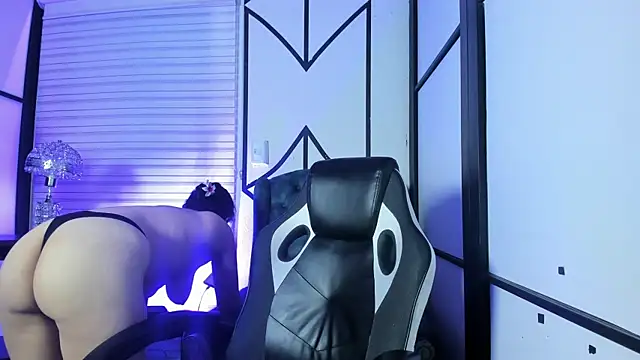 SamaraAnders  online show from November 13, 4:38 am