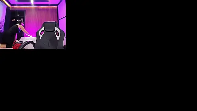 Snapshot of SamaraAnders_ chatting on June 16, 5:29 am SamaraAnders online show from June 16, 5:29 am