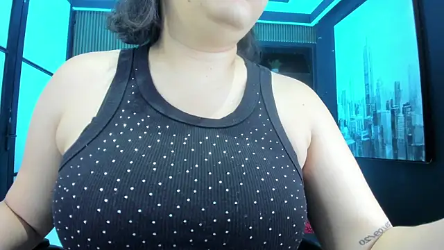 Snapshot of SamaraAnders_ chatting on June 25, 5:23 am SamaraAnders online show from June 25, 5:23 am