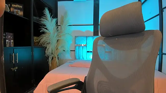 SamaraAnders  online show from April 14, 5:01 am