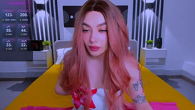 Snapshot of Emily_Tylerr chatting on February 13, 12:54 am Emily Tylerr online show from February 13, 12:54 am