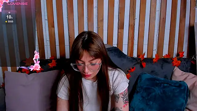 Emily Tylerr online show from November 9, 10:30 am