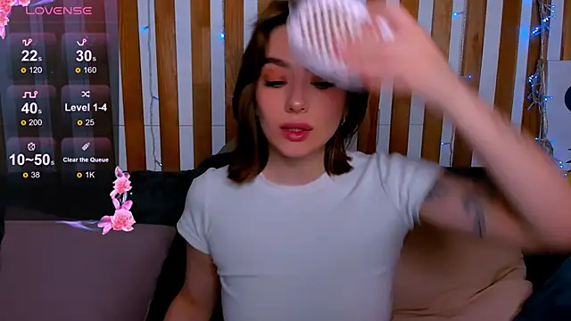 Snapshot of Emily_Tylerr chatting on February 20, 6:26 am Emily Tylerr online show from February 20, 6:26 am