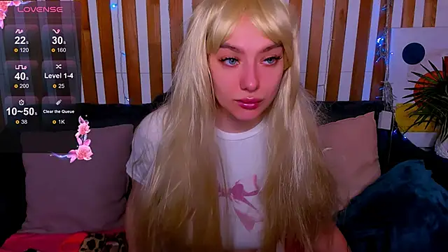 Snapshot of Emily_Tylerr chatting on February 22, 1:41 am Emily Tylerr online show from February 22, 1:41 am