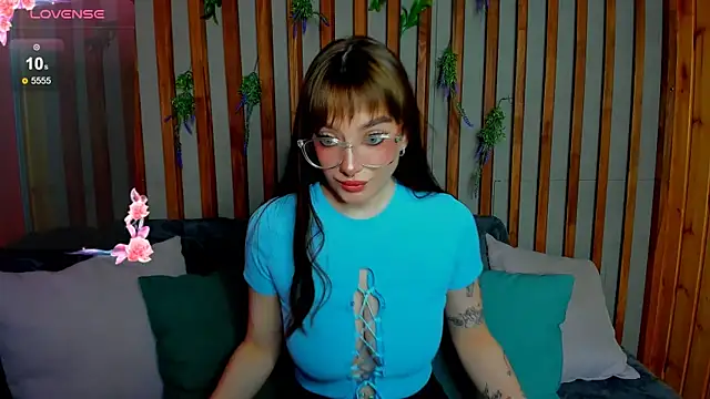 Emily Tylerr online show from October 4, 1:07 am