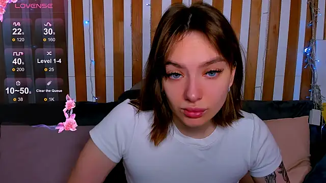 Snapshot of Emily_Tylerr chatting on February 20, 1:24 am Emily Tylerr online show from February 20, 1:24 am