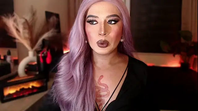 Snapshot of mslilly_croft chatting on February 11, 3:45 pm mslilly croft online show from February 11, 3:45 pm