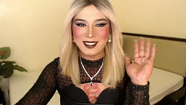 Snapshot of mslilly_croft chatting on November 28, 7:30 am mslilly croft online show from November 28, 7:30 am