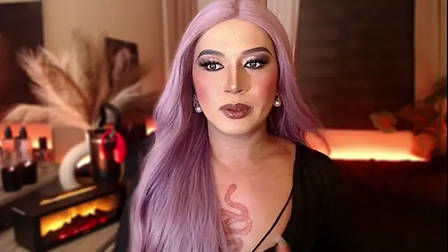 Snapshot of mslilly_croft chatting on February 15, 3:00 pm mslilly croft online show from February 15, 3:00 pm