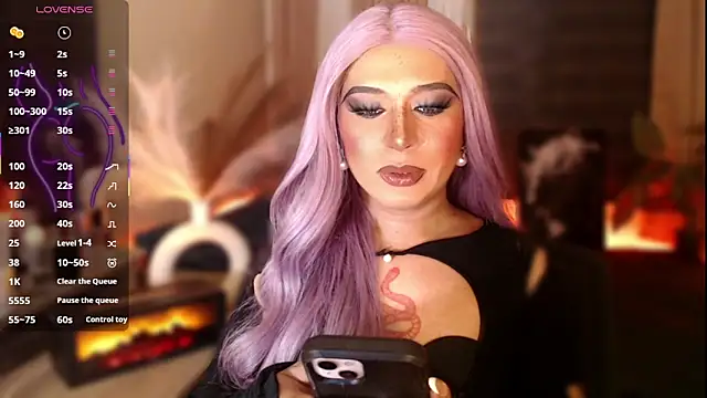 Snapshot of mslilly_croft chatting on March 3, 3:46 am mslilly croft online show from March 3, 3:46 am