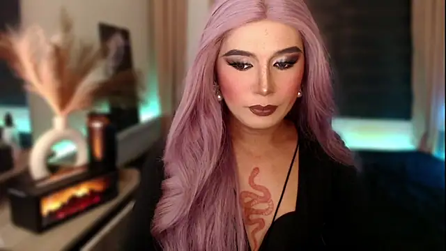 Snapshot of mslilly_croft chatting on February 10, 7:46 pm mslilly croft online show from February 10, 7:46 pm