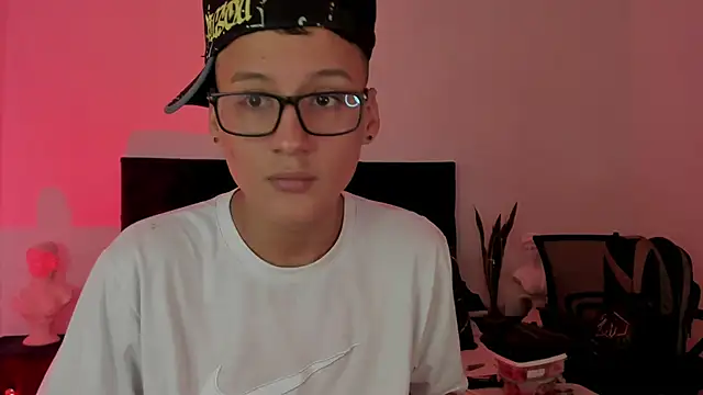 NoahLux online show from September 16, 7:04 pm