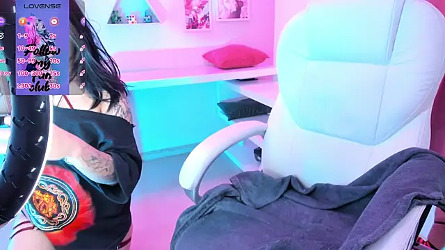 Snapshot of pinkk_deemon chatting on October 6, 2:18 pm pinkk deemon online show from October 6, 2:18 pm