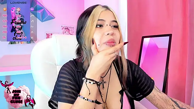 Snapshot of pinkk_deemon chatting on November 10, 2:11 pm pinkk deemon online show from November 10, 2:11 pm