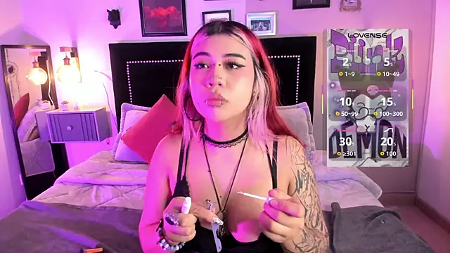 Snapshot of pinkk_deemon chatting on June 4, 1:16 pm pinkk deemon online show from June 4, 1:16 pm