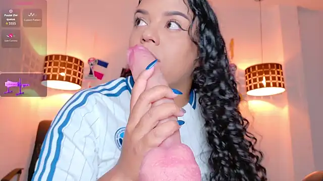Snapshot of emily_perezz chatting on June 11, 8:17 pm emily perezz online show from June 11, 8:17 pm
