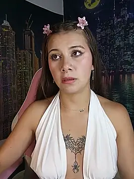 Snapshot of CharlotteSex_ chatting on June 18, 8:24 am CharlotteSex online show from June 18, 8:24 am