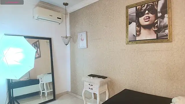 Snapshot of Miladiosa chatting on November 15, 11:58 am Miladiosa online show from November 15, 11:58 am