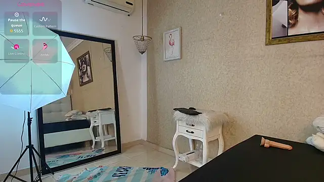 Snapshot of Miladiosa chatting on December 3, 12:04 pm Miladiosa online show from December 3, 12:04 pm