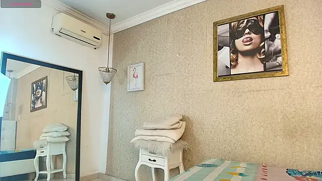 Snapshot of Miladiosa chatting on December 17, 12:10 pm Miladiosa online show from December 17, 12:10 pm