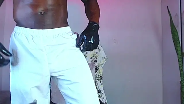 Snapshot of MrByronStallion chatting on November 16, 9:03 am MrByronStallion online show from November 16, 9:03 am