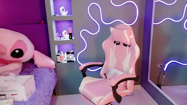 amy miller1 online show from March 13, 8:25 pm