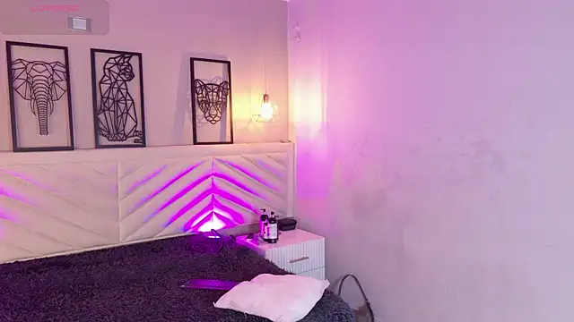 amy miller1 online show from November 18, 8:01 pm