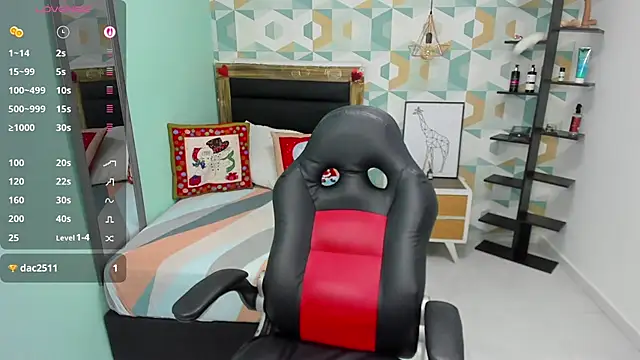 ROSIE MOSS online show from December 5, 7:55 pm