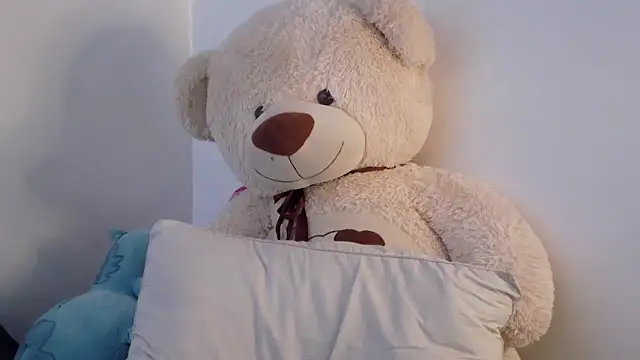 Snapshot of lunnaa_ chatting on November 18, 3:43 am lunnaa online show from November 18, 3:43 am