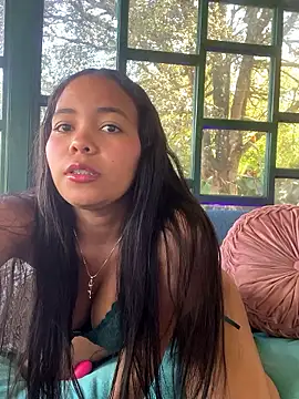 SophiaGuzman online show from January 14, 4:21 pm